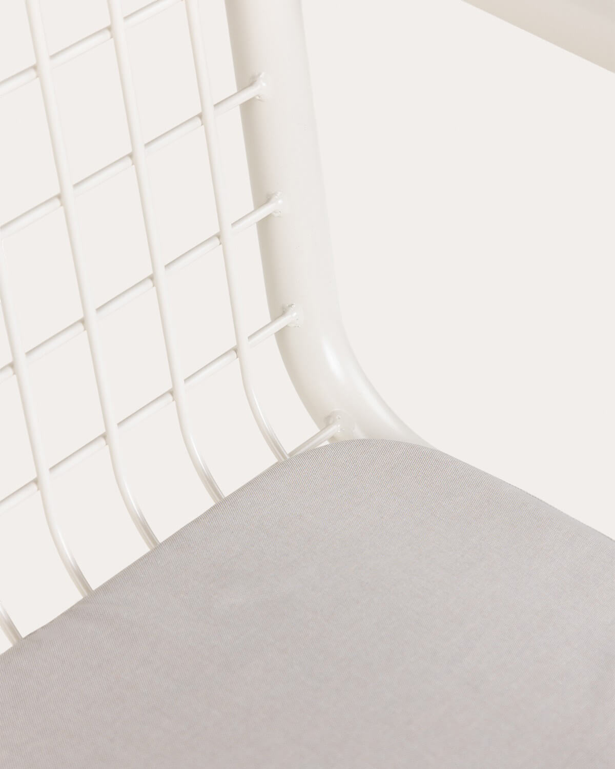 Conjunto de Mesa Retangular (220x110 cm) Lirae e 8 Cadeiras com Apoios de Braço em Metal Biaritz para Uso Externo, imagem de galeria 7