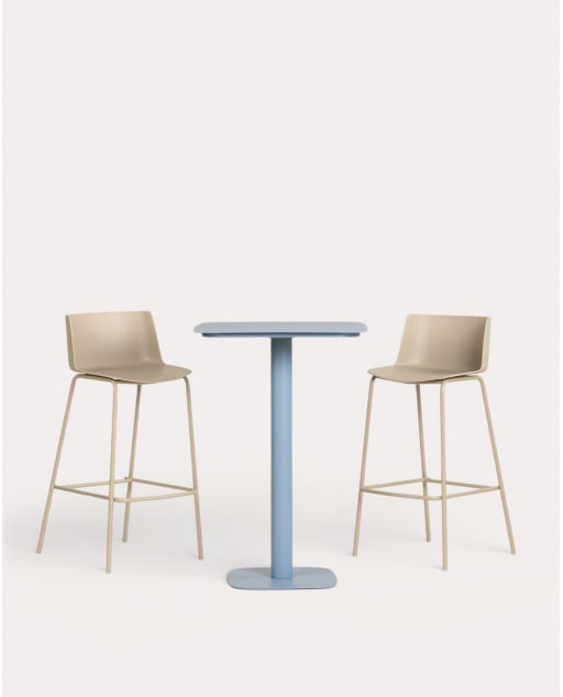 Conjunto de Mesa Alta Quadrada de Metal (70x70 cm) Zoilo e 2 Banquetas Altas de Polipropileno (74 cm) Meivy para Externo