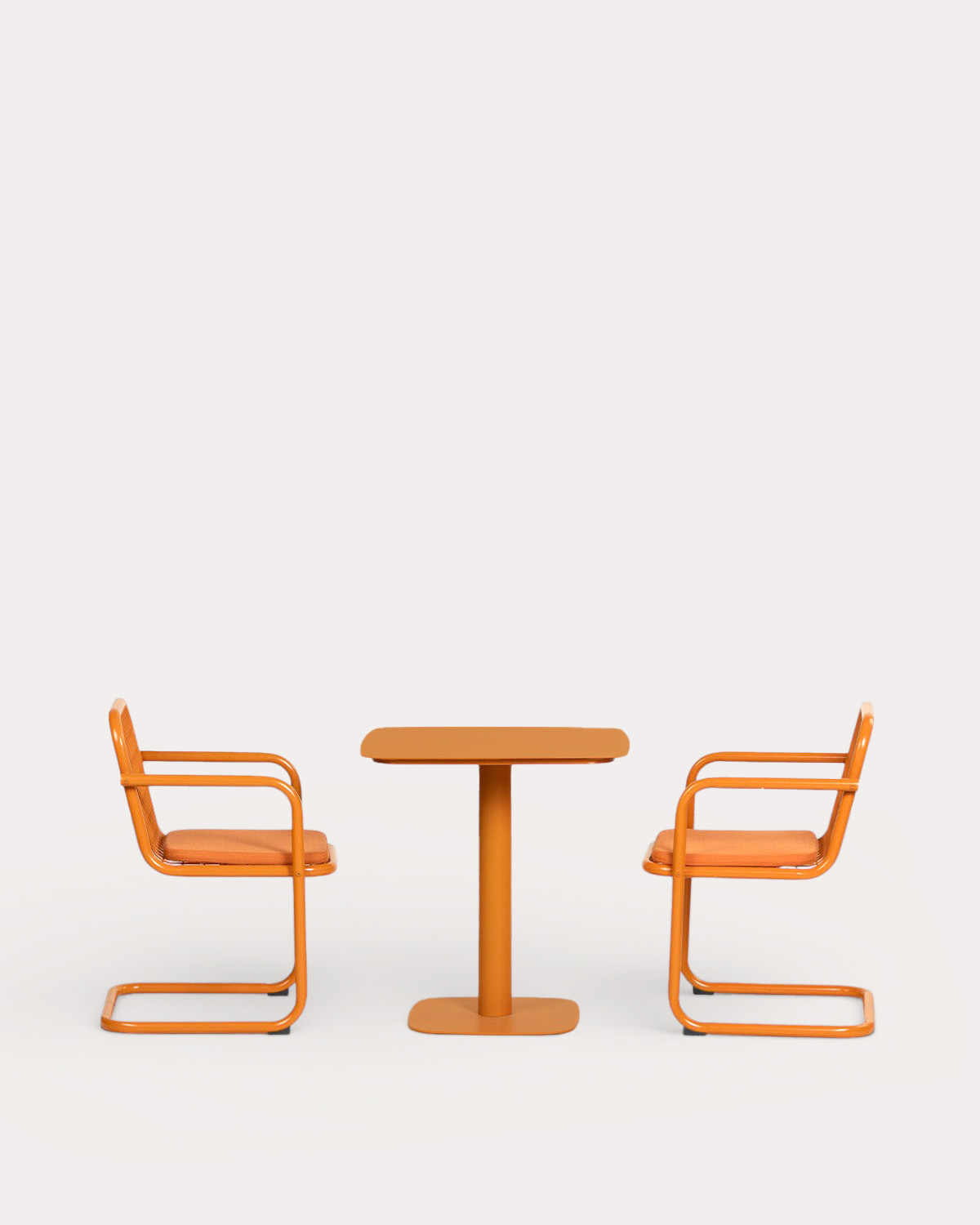 Conjunto de Mesa de Jantar Quadrada (70x70 cm) Zoilo e 2 Cadeiras com Braços em Metal Biaritz, imagem de galeria 2