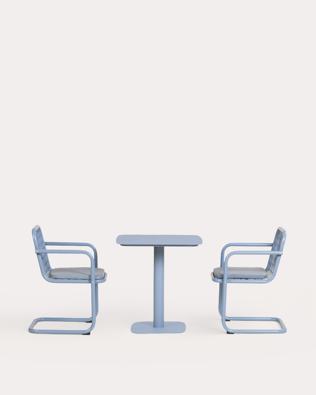 Conjunto de Mesa de Jantar Quadrada (70x70 cm) Zoilo e 2 Cadeiras com Braços em Metal Biaritz, imagem de galeria 2