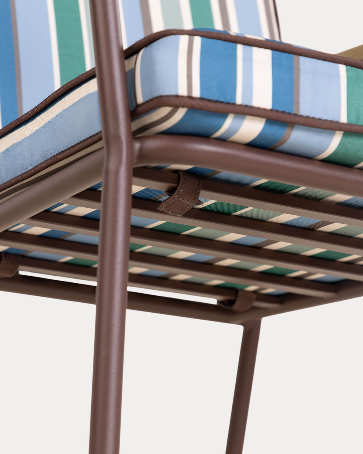 Conjunto de Mesa Retangular Extensível de Madeira Ubel (225-330x100 cm) e 10 Cadeiras de Exterior com Apoios de Braço Edimbra, imagem de galeria 6