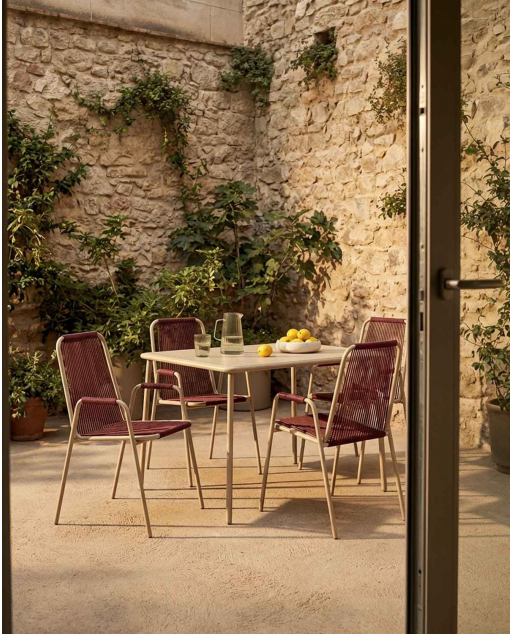 Set de Mesa Retangular (130x80 cm) Mijail e 4 Cadeiras de Metal Mayailer para Uso Externo