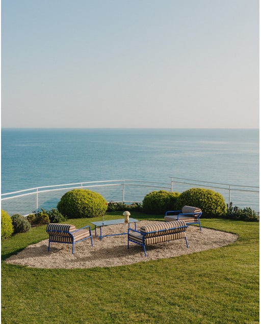 Conjunto Garden com Sofá de 2 Lugares, 2 Poltronas e Mesa de Centro em Metal e Tecido Mitha