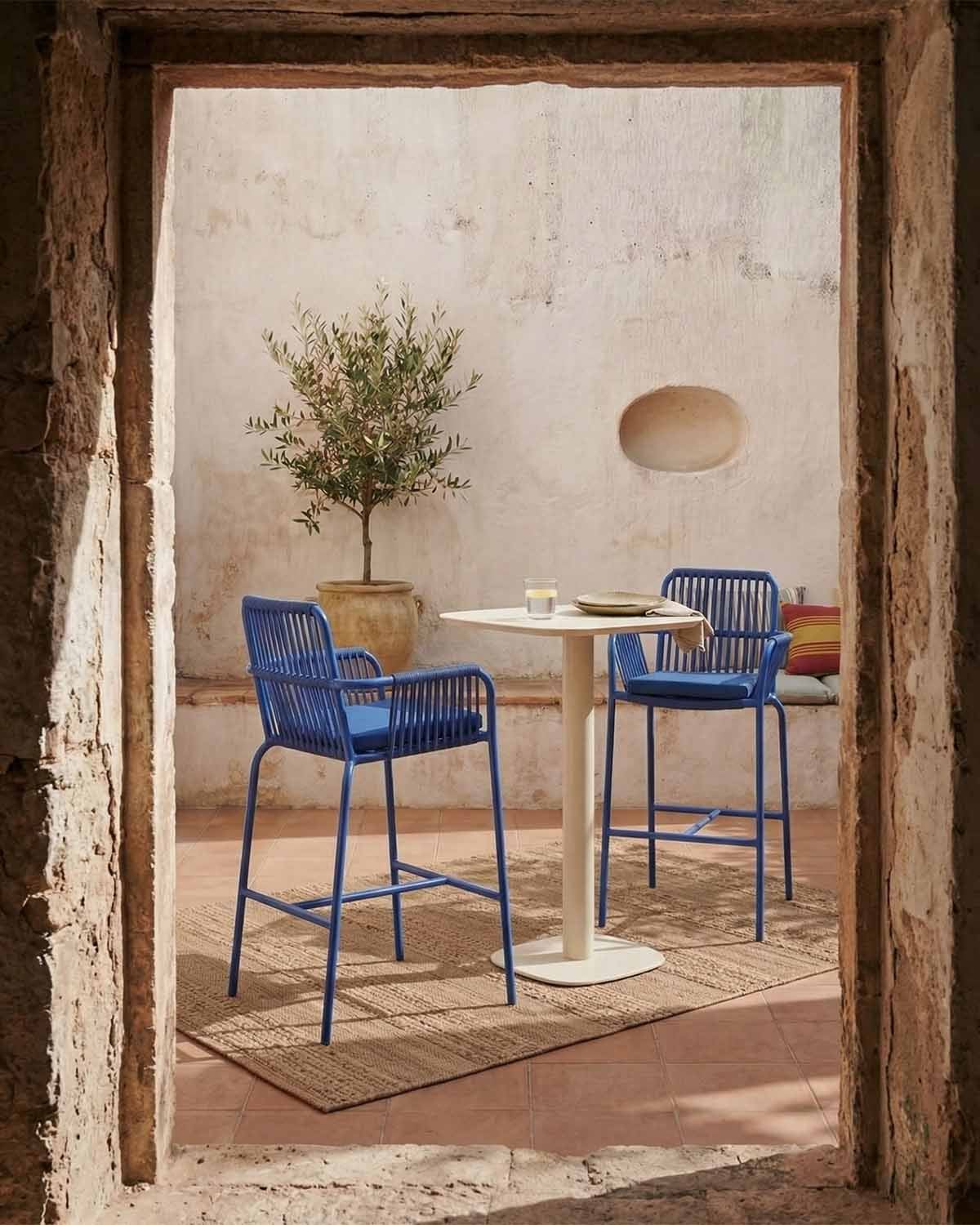 Conjunto de Mesa Alta Quadrada (70x70 cm) Zoilo e 2 Banquetas Altas de Alumínio (75 cm) Drian para Exterior, imagem de galeria 2