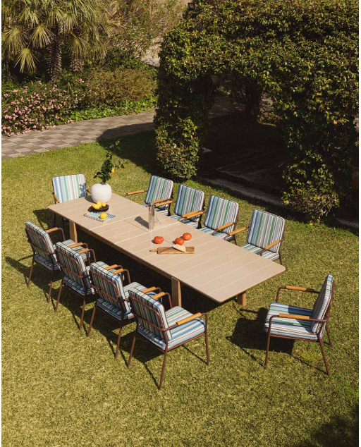 Conjunto de Mesa Retangular Extensível de Madeira Ubel (225-330x100 cm) e 10 Cadeiras de Exterior com Apoios de Braço Edimbra
