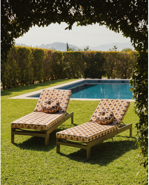 Espreguiçadeira Reclinável em Alumínio Kreta com Almofada em Tecido Edimbra