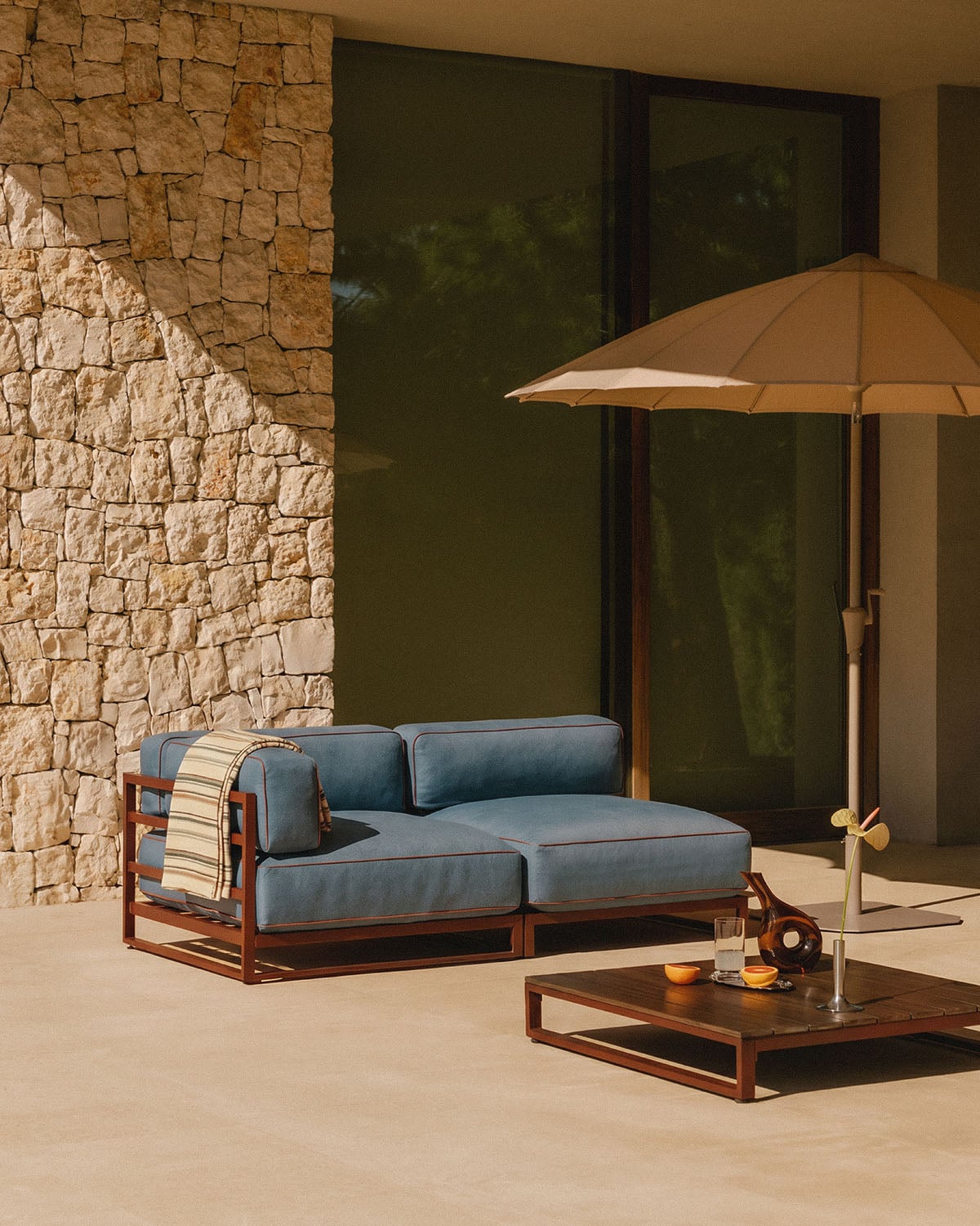 Conjunto de Jardim com Módulo de Canto Módulo Central e Mesa de Centro em Metal e Tecido Kristen, imagem de galeria 2