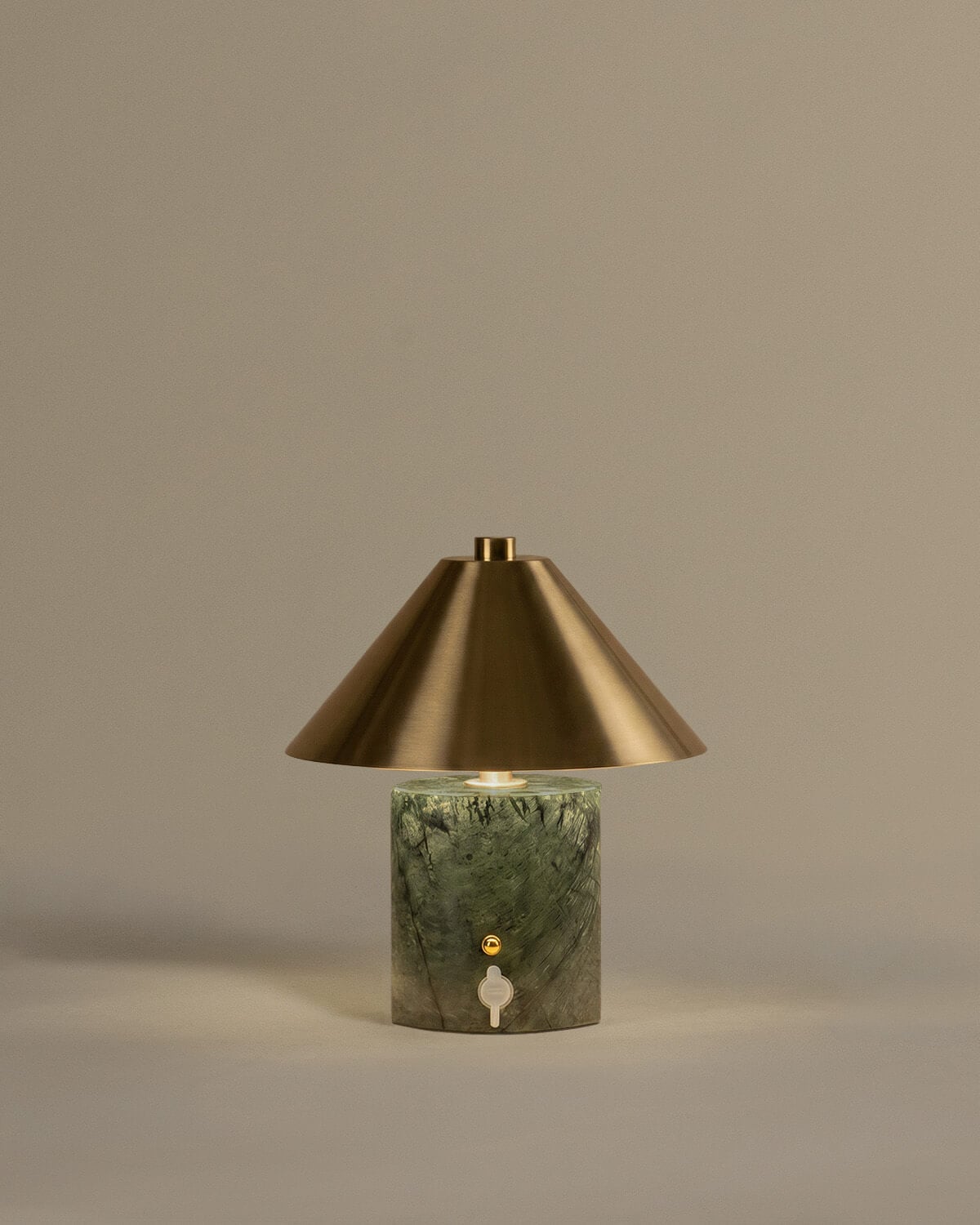 Luminária de Mesa LED sem Fio em Mármore e Metal Obely, imagem de galeria 3