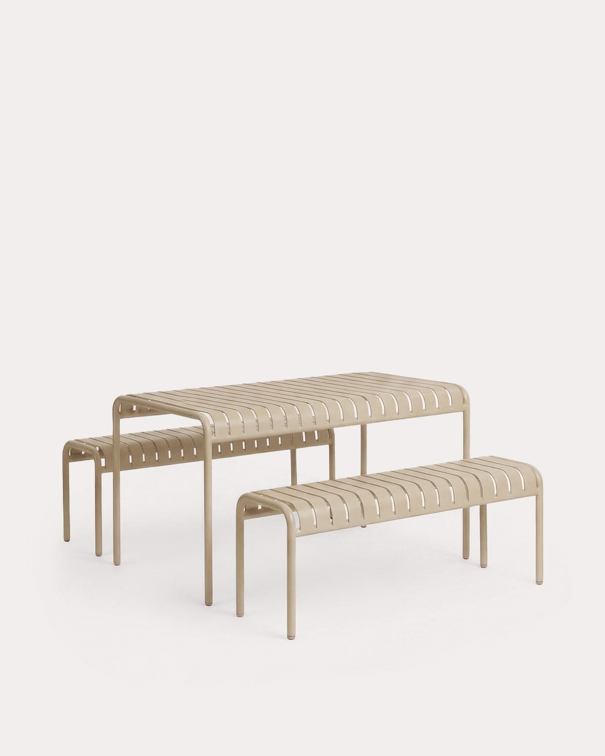 Conjunto com mesa retangular 130x80 cm e 2 bancos em metal Tavo
