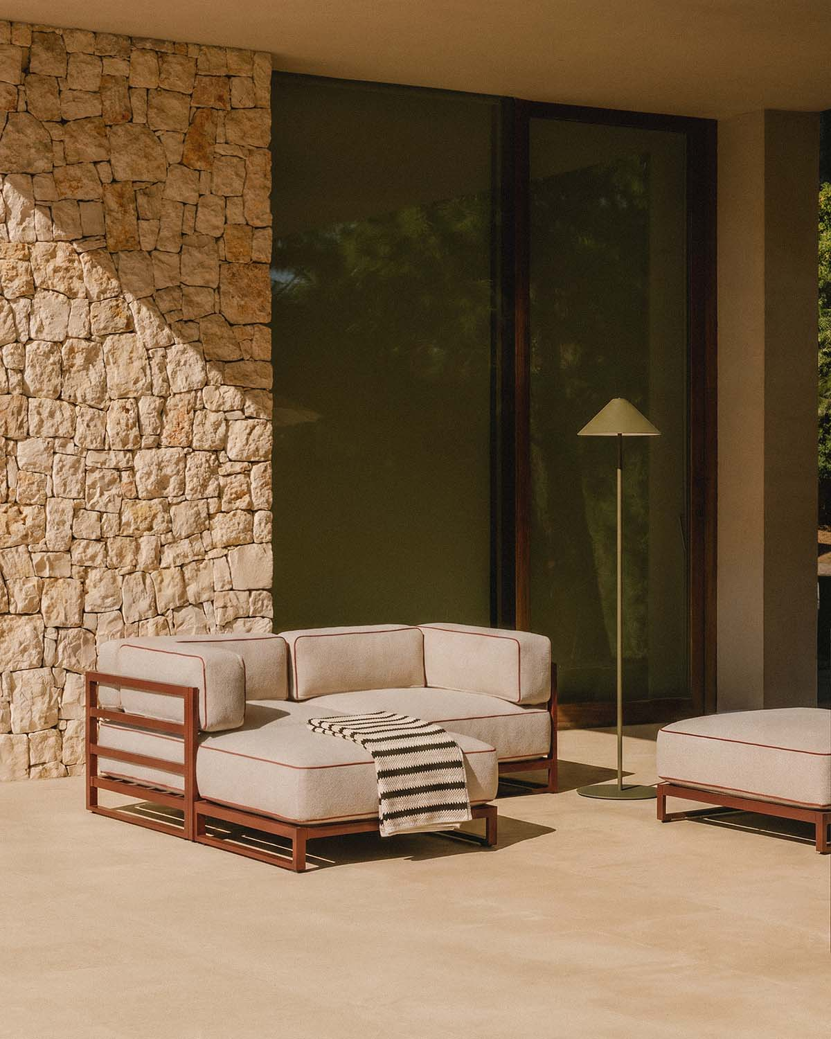 Conjunto de Sofá de Canto Modular para Jardim com 2 Peças Módulo Otomano em Metal e Tecido Kristen, imagem de galeria 2