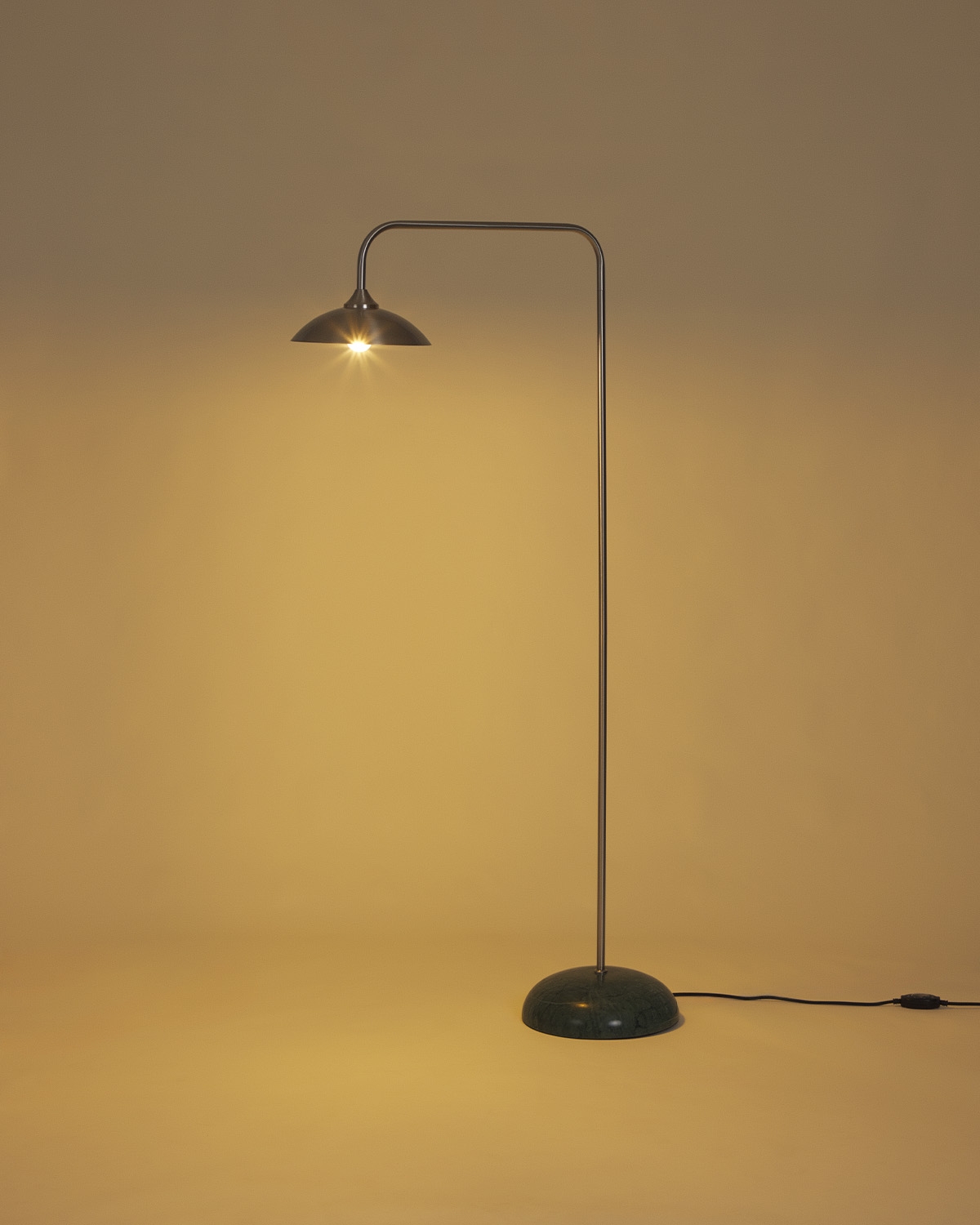 Luminária de chão externa em mármore e metal Nesy, imagem de galeria 2