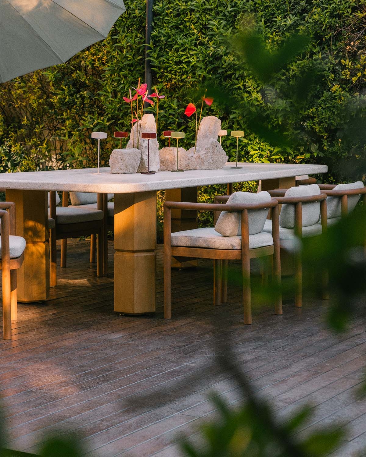 Mesa de exterior retangular 270x120 cm em terrazzo e madeira de acácia Ixiar, imagem de galeria 2