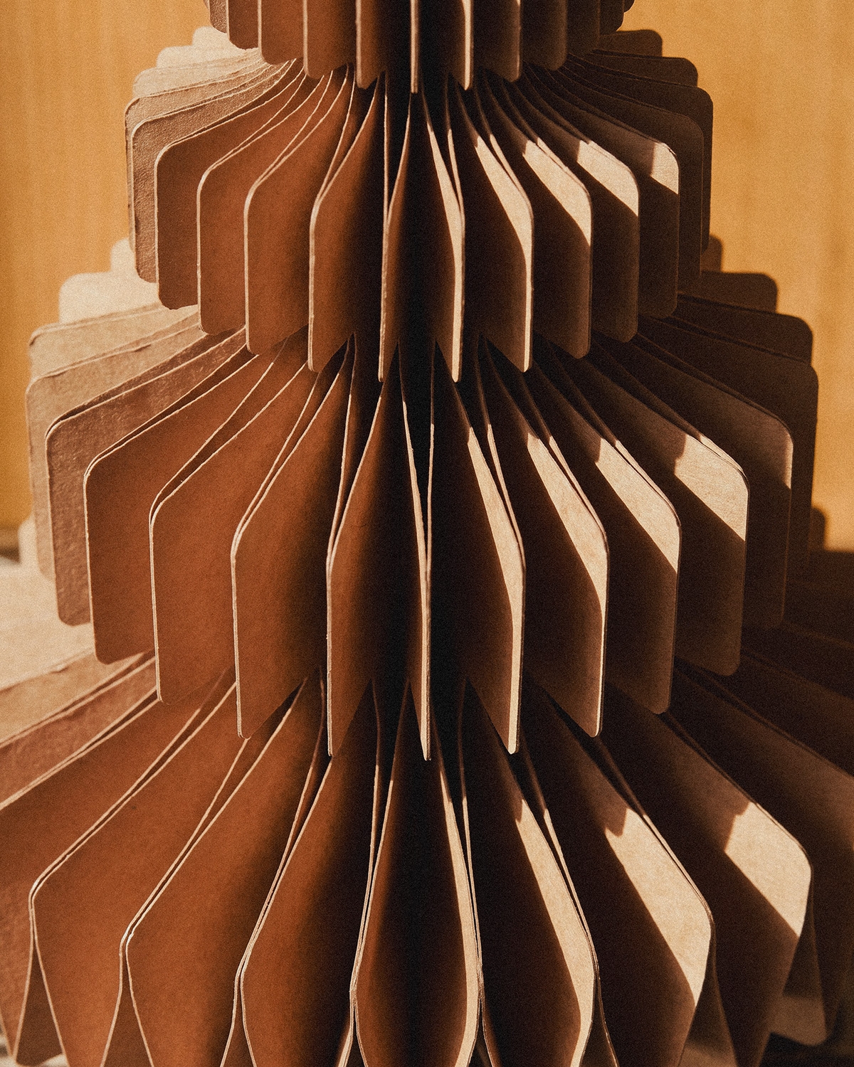 Árvore de Natal de papel Chandra, imagem de galeria 3