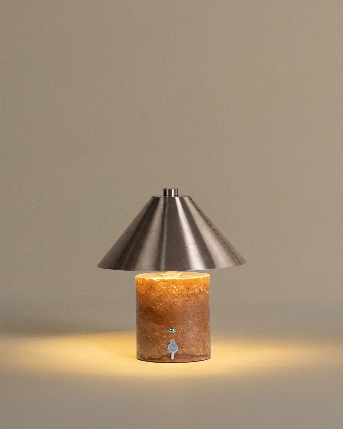 Candeeiro de mesa LED sem fios em mármore e metal Obely, imagem de galeria 4