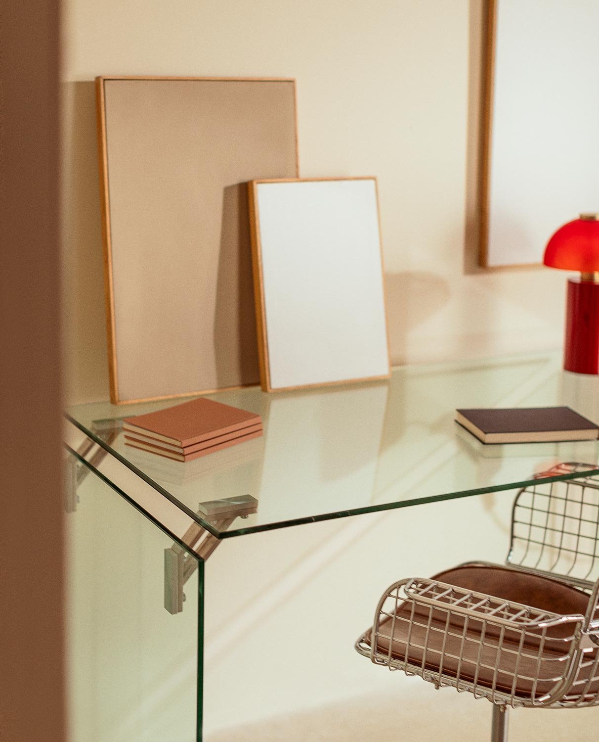 Tempered Glass and Stainless Steel Desk (134x70 cm) Arey, gallery image 3