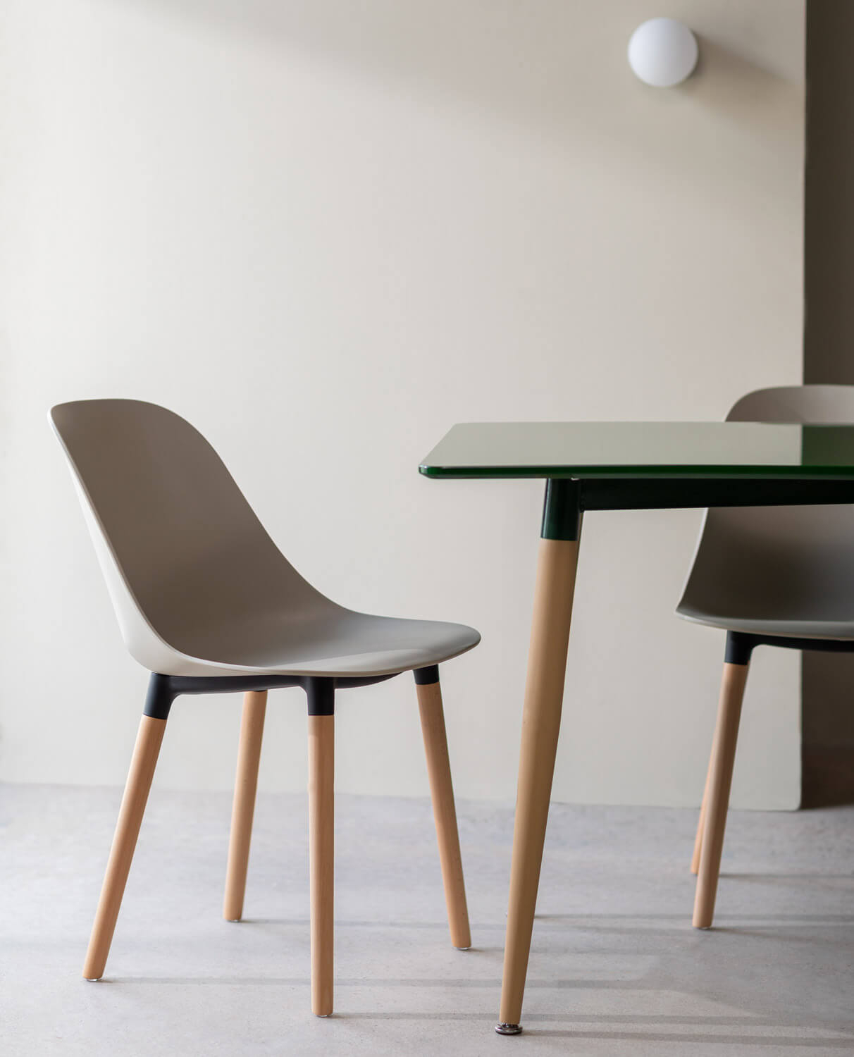 Pack of 4 Polypropylene and Wood Dining Chairs Reine, gallery image 3