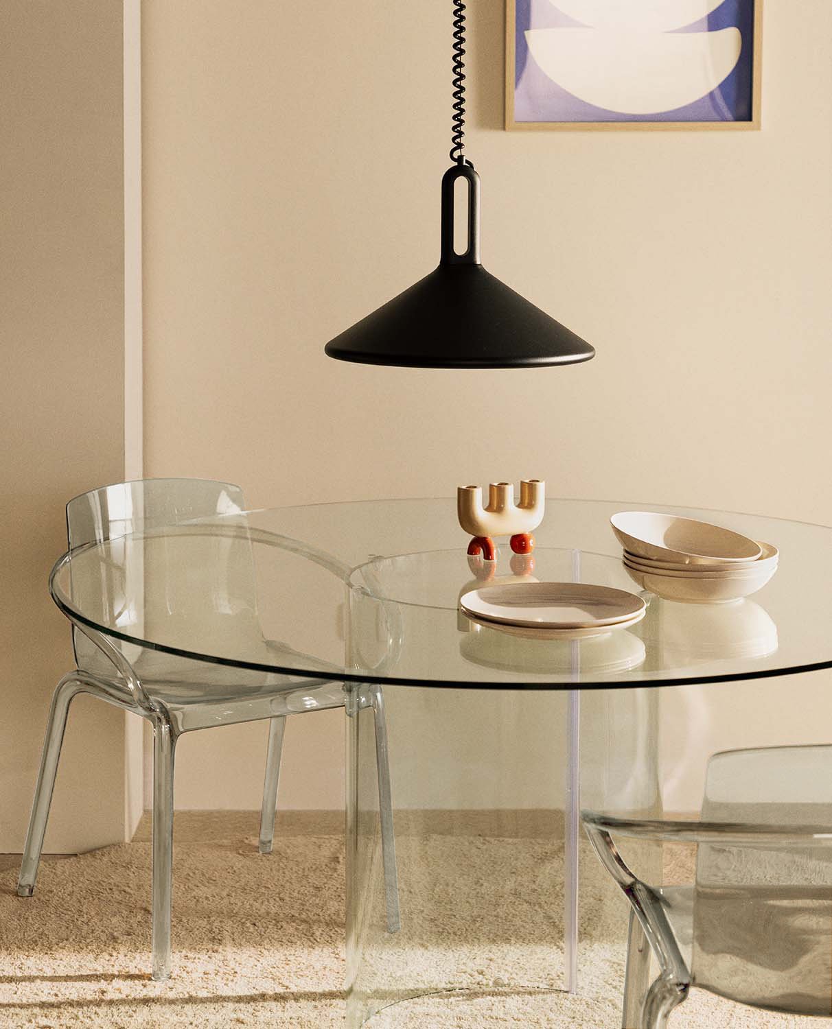 Kolu Round Tempered Glass Dining Table Set (Ø140 cm) and 4 Zuera Polycarbonate Chairs, gallery image 2