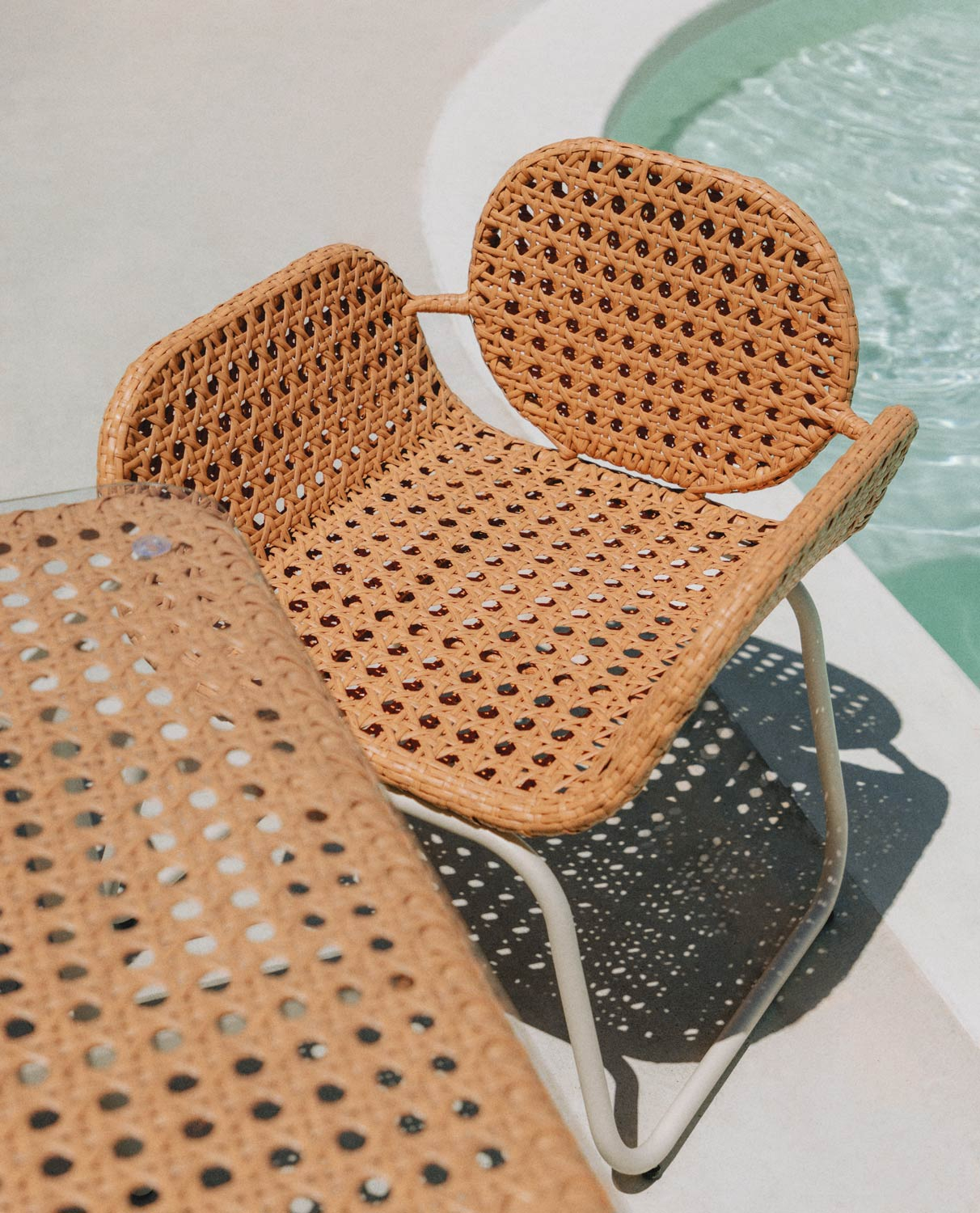 Pack 4 Outdoor Aluminium and Synthetic Rattan Chairs with Armrest Roys, gallery image 2