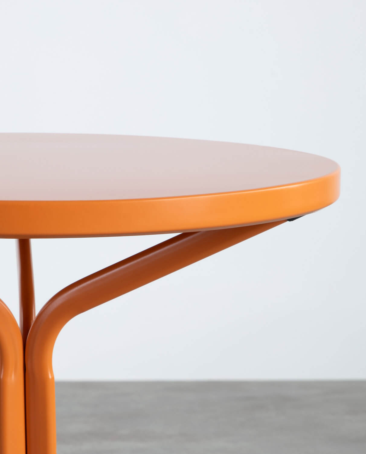 Round Metal Table (Ø60 cm) Enlo, gallery image 2