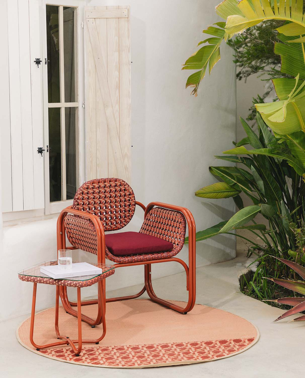Set of Garden Armchair and Side Table in Aluminium and Synthetic Rattan Roys, gallery image 2