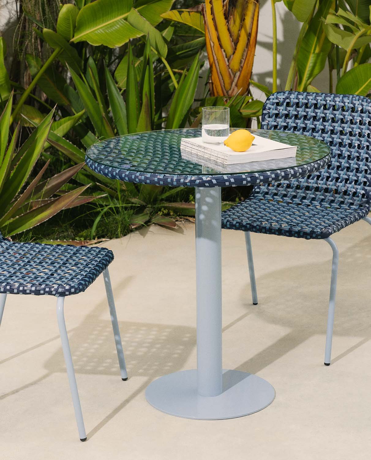 Round Outdoor Table in Aluminium and Tempered Glass (Ø70 cm) Roys, gallery image 2