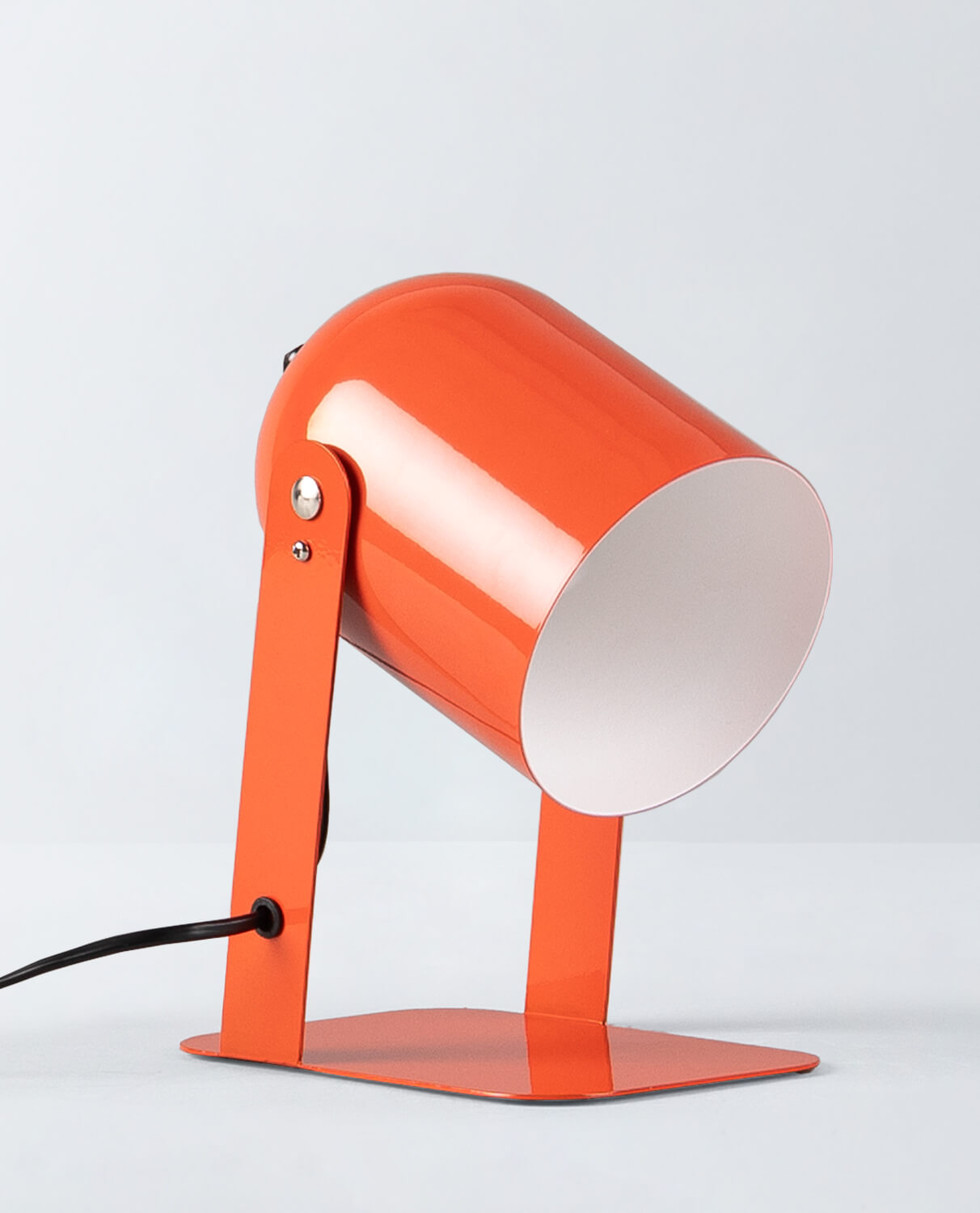 Marís Metal Table Lamp, gallery image 1