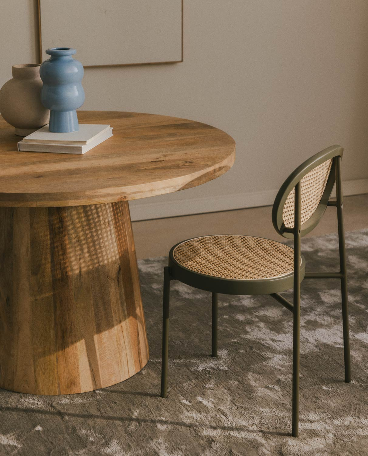 Pack 4 Dining Chairs in Natural Rattan and Metal Vili, gallery image 2
