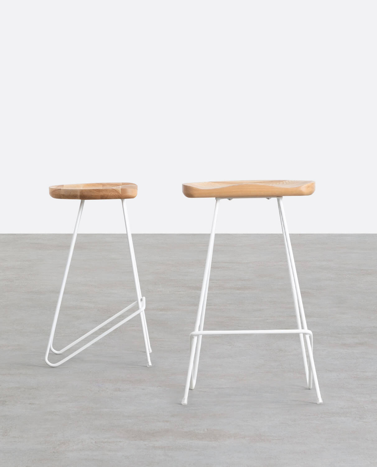 Pack of 4 High Stools in Wood and Metal (67.5 cm) Roses, gallery image 1