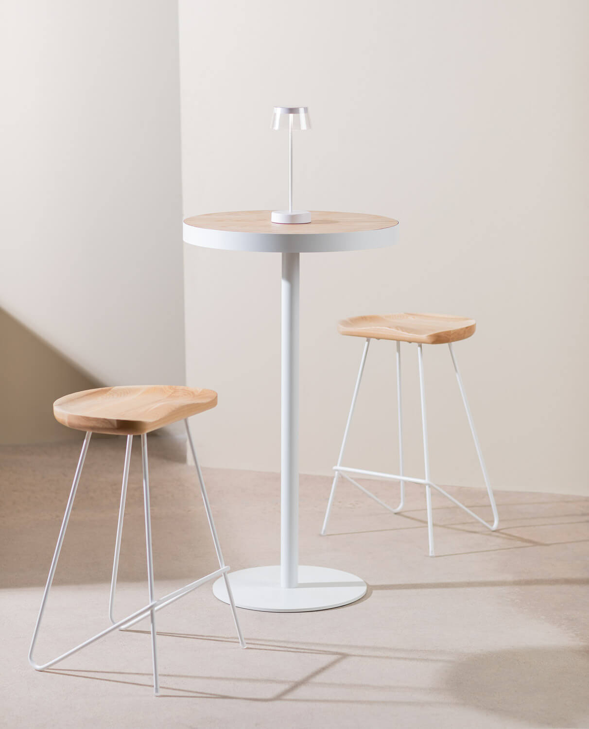 Pack of 4 High Stools in Wood and Metal (67.5 cm) Roses, gallery image 2