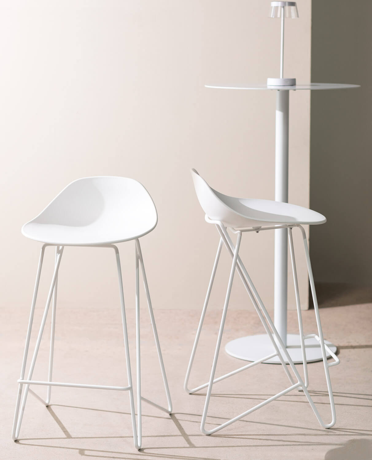 Pack of 4 High Stools in Polypropylene and Steel (67 cm) Paris, gallery image 2