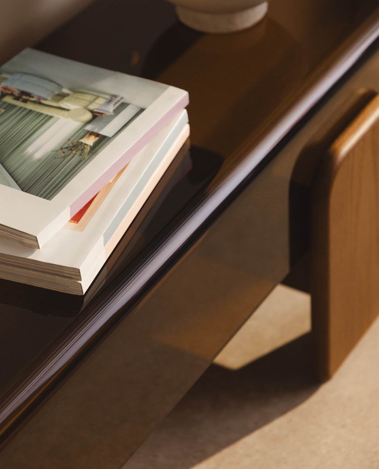 Curved Glass and Wood TV Stand Clery, gallery image 3