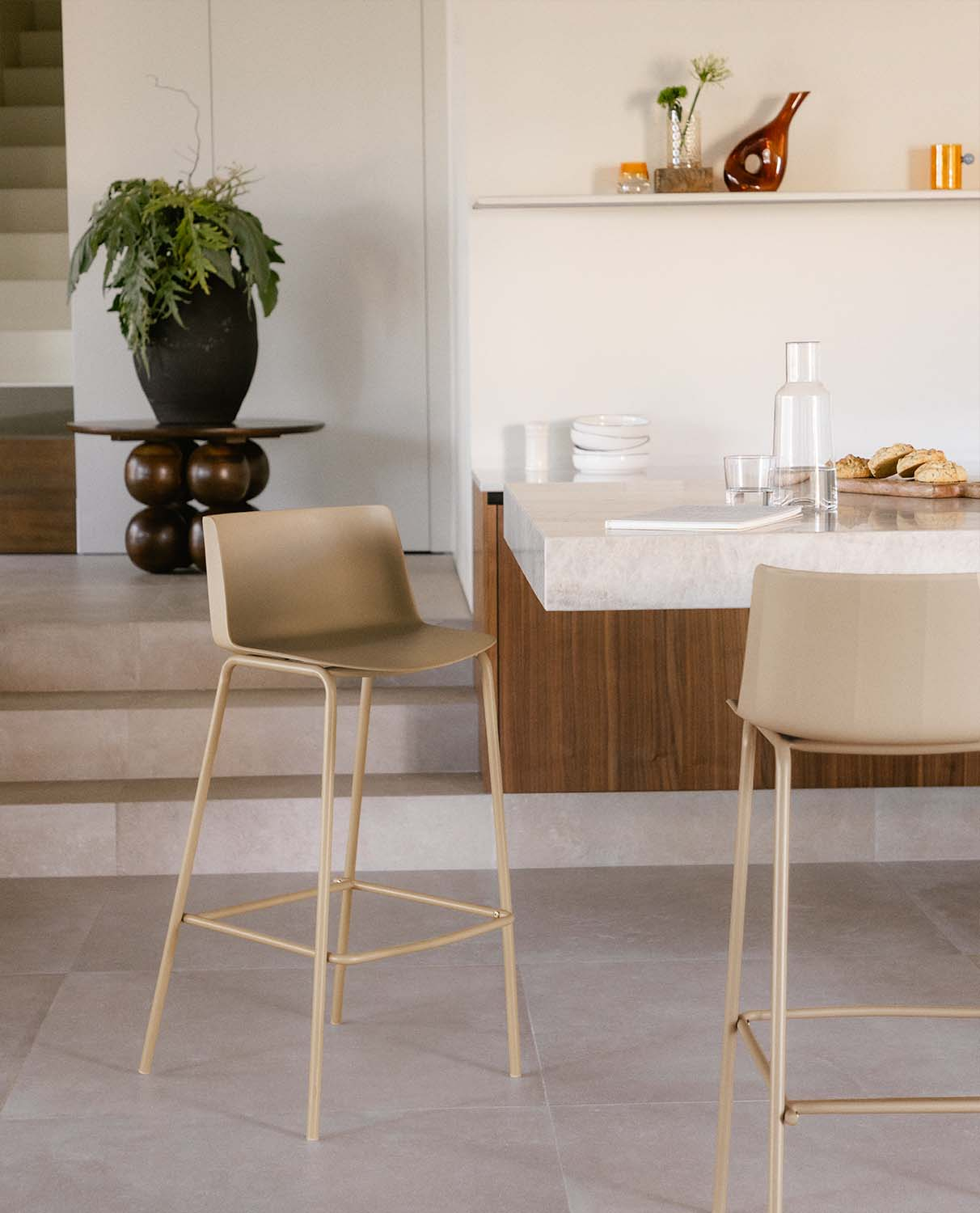 Pack of 4 High Stools Outdoor Polypropylene and Metal (74 cm) Meivy, gallery image 2