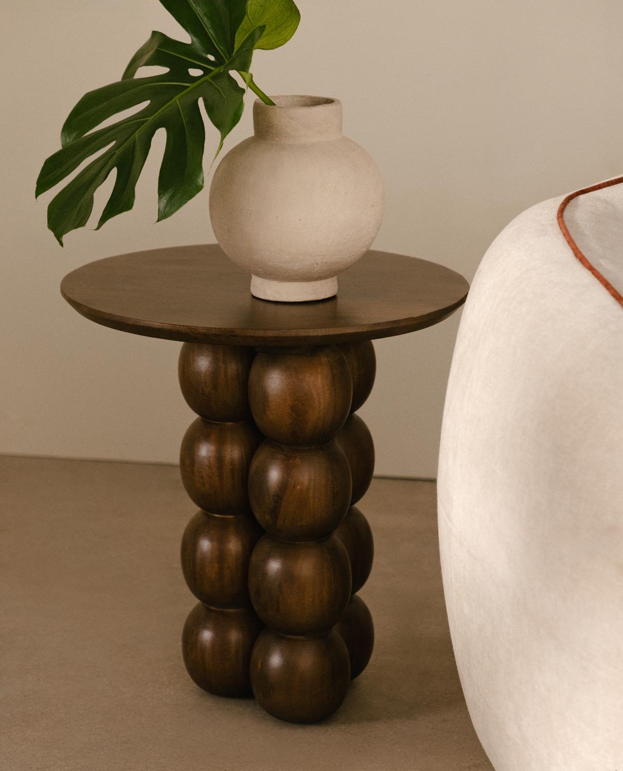Alary Round Side Table in Mango Wood (Ø50 cm), gallery image 2