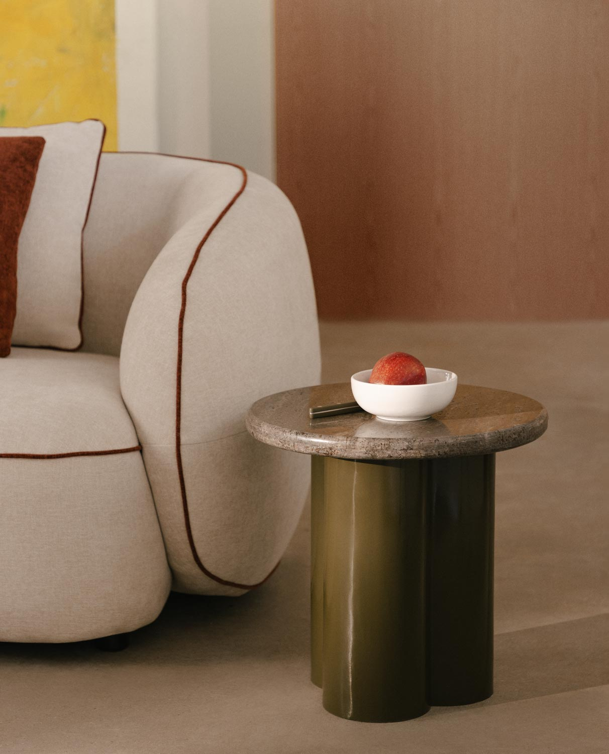 Round Travertine Marble and Metal Side Table (Ø40 cm) Trébolo, gallery image 2