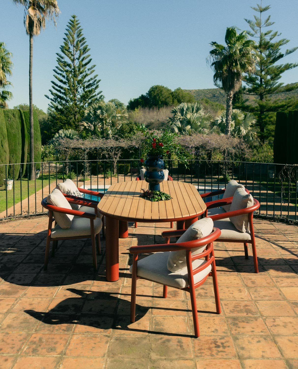 Oval Outdoor Table in Aluminum and Teak Wood (240x119 cm) Cheryl, gallery image 2