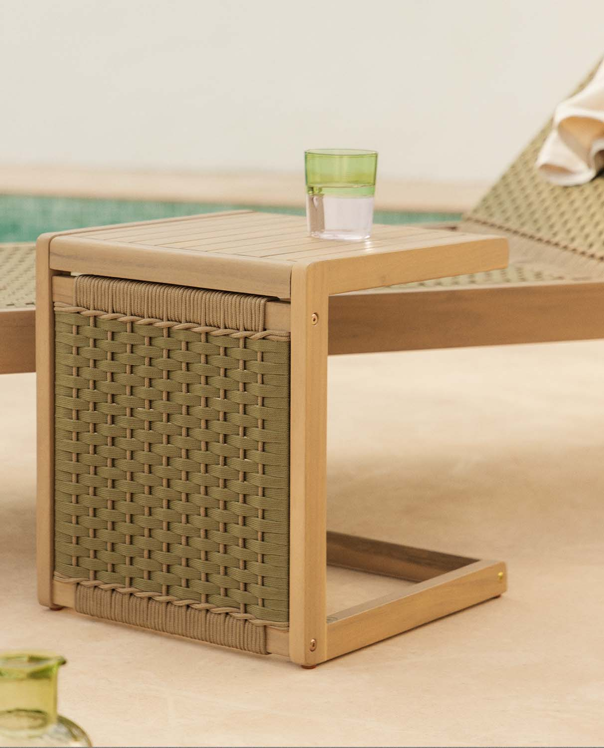 Acacia Wood and Rope Side Table (40x40 cm) Mirle, gallery image 2