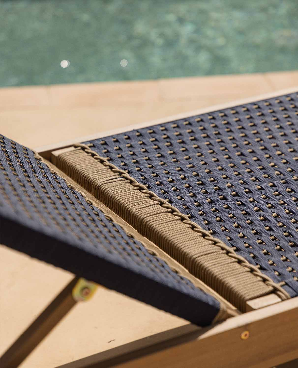 Acacia Wood and Rope Lounger and Side Table Mirle, gallery image 2