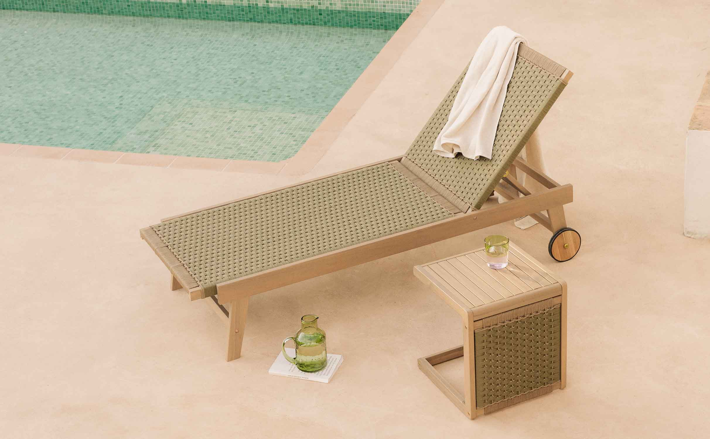 Acacia Wood and Rope Lounger and Side Table Mirle, gallery image 1