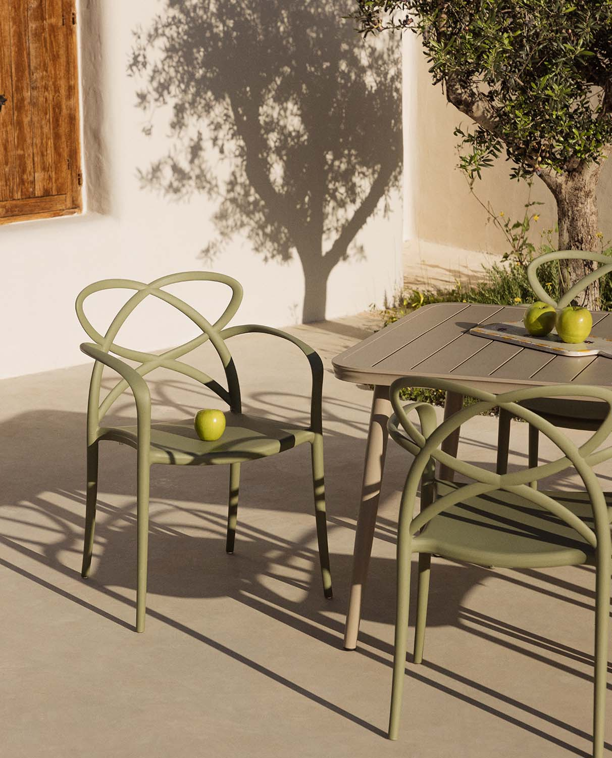 Polypropylene Outdoor Chair with Armrests Cielo, gallery image 2