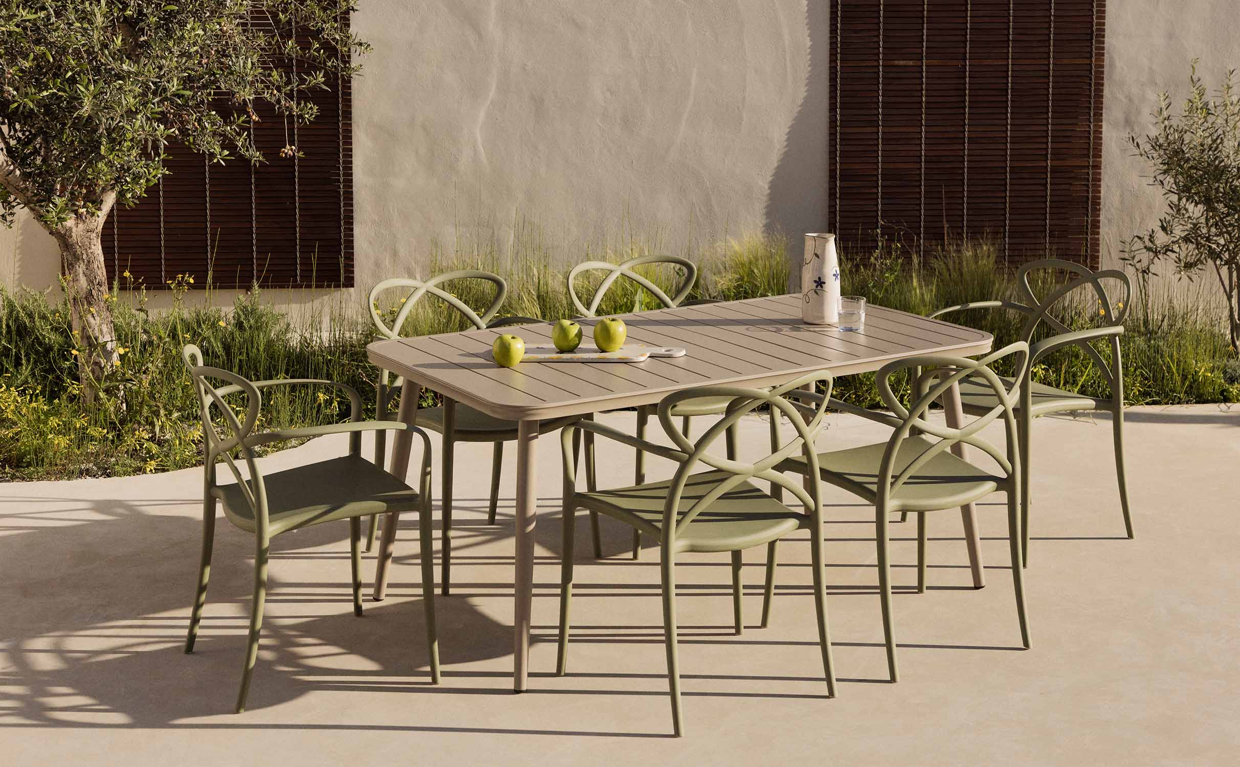 Cancun Rectangular Aluminum Table Set and 6 Polypropylene Chairs with Outdoor Armrests Cielo, gallery image 1