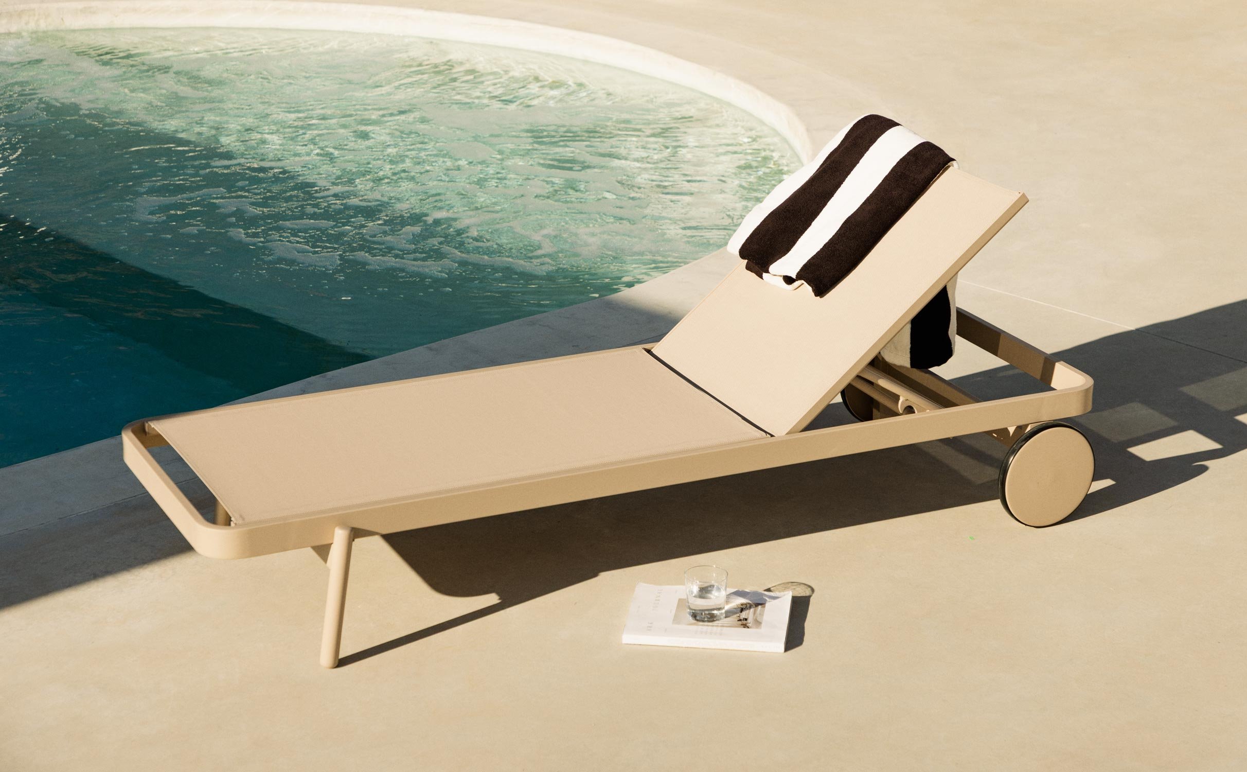 Reclining Lounger in Aluminum and Celina Fabric, gallery image 1