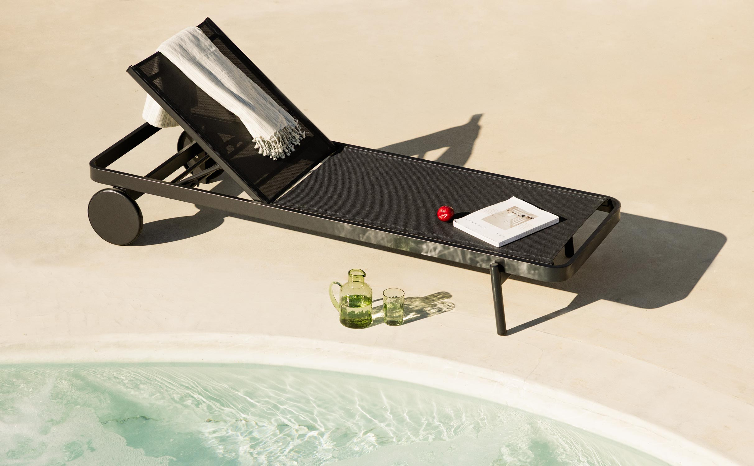 Pack of 2 Reclining Aluminum and Celina Fabric Loungers, gallery image 1