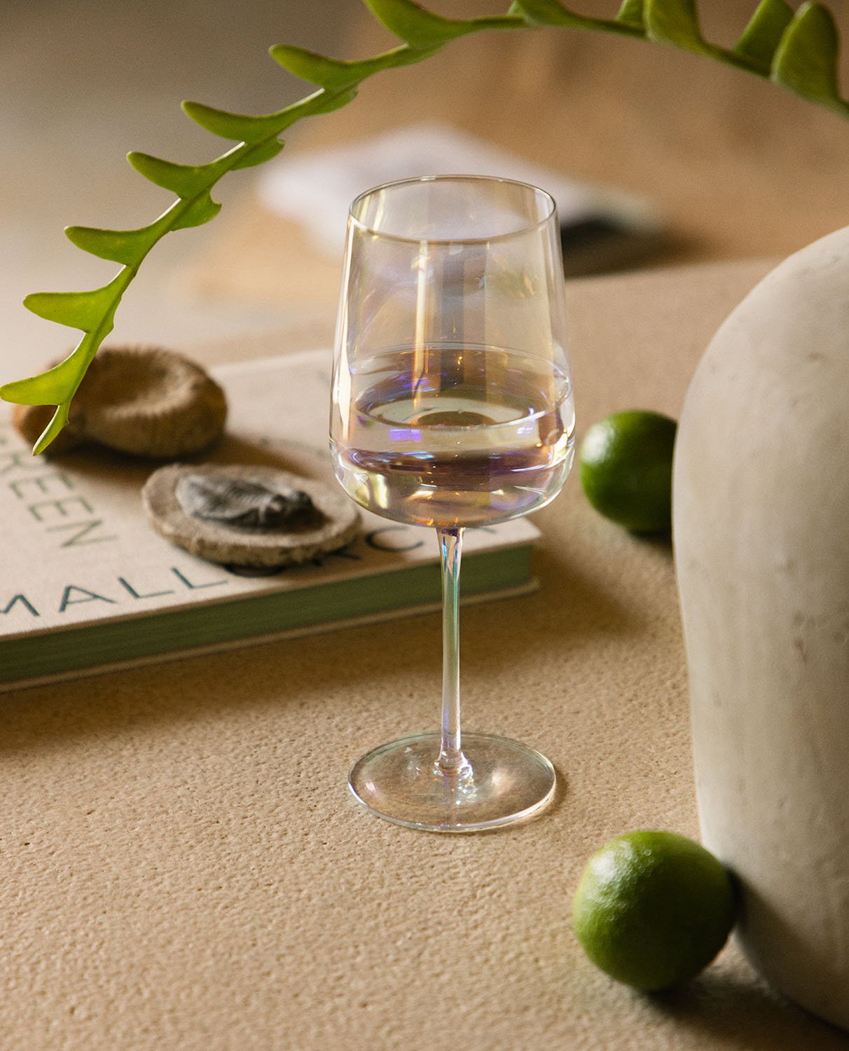 Pack of 4 Iridescent Crystal White Wine Glasses Odin, gallery image 2
