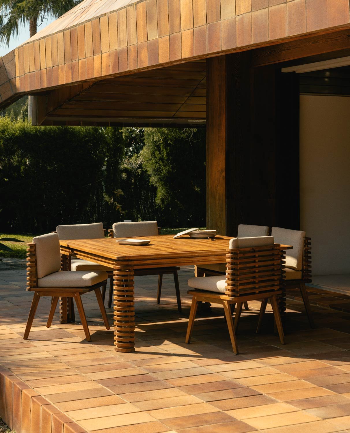 Square Garden Table (160x160 cm) in Acacia Wood Hazan, gallery image 2