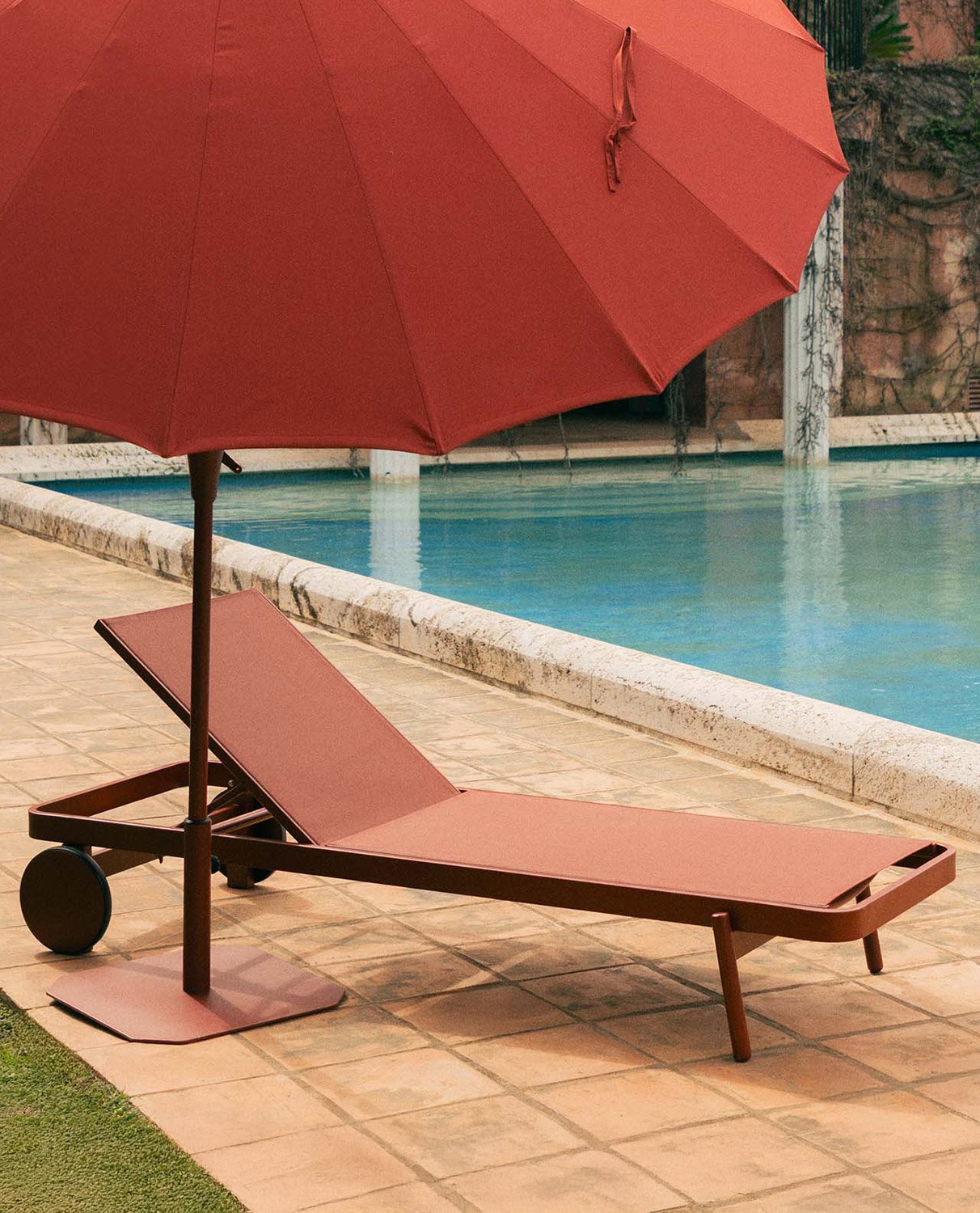 Reclining Lounger in Aluminum and Celina Fabric, gallery image 2