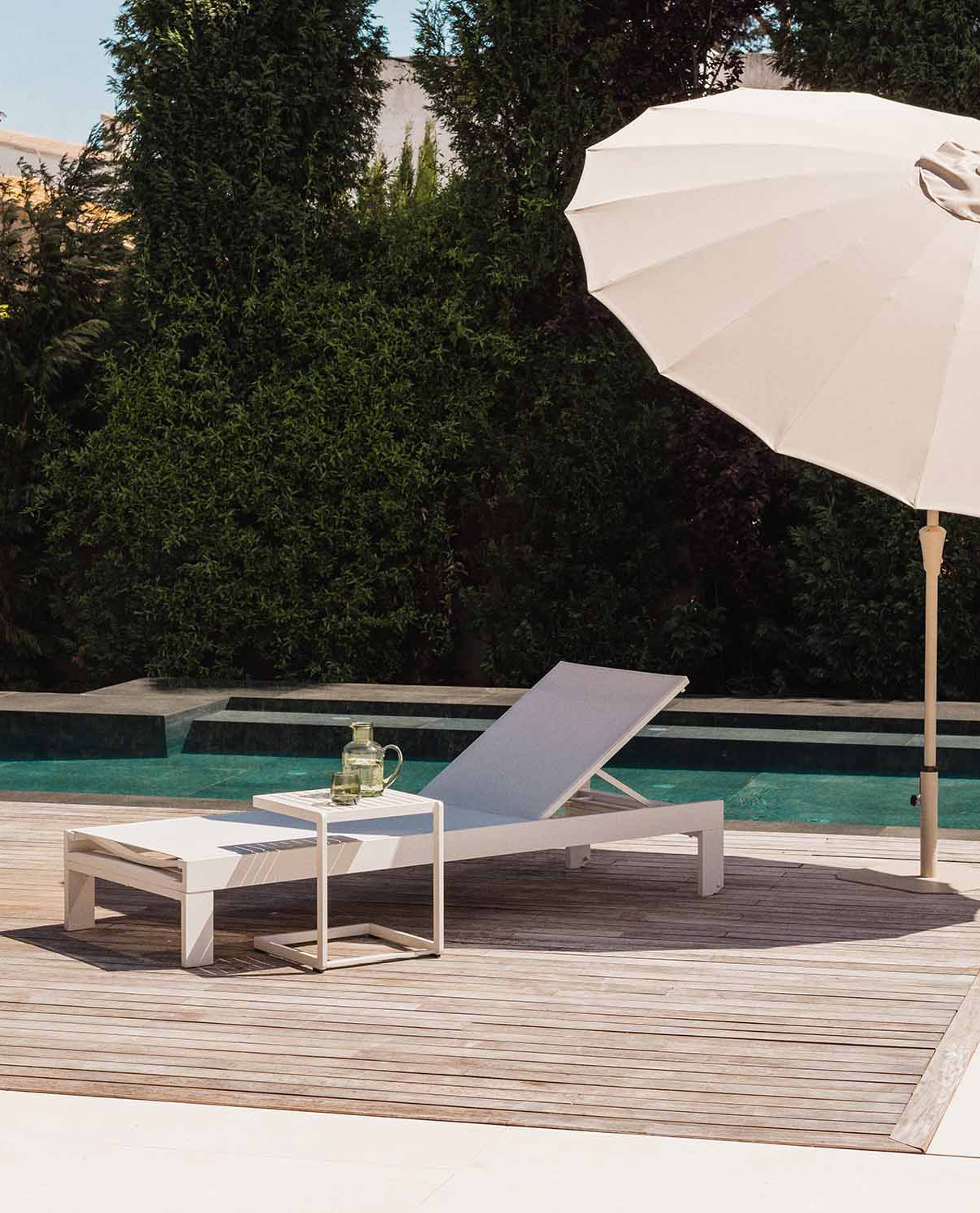 Pack of 2 Aluminium and Fabric Reclining Sun Loungers New Kreta, gallery image 2