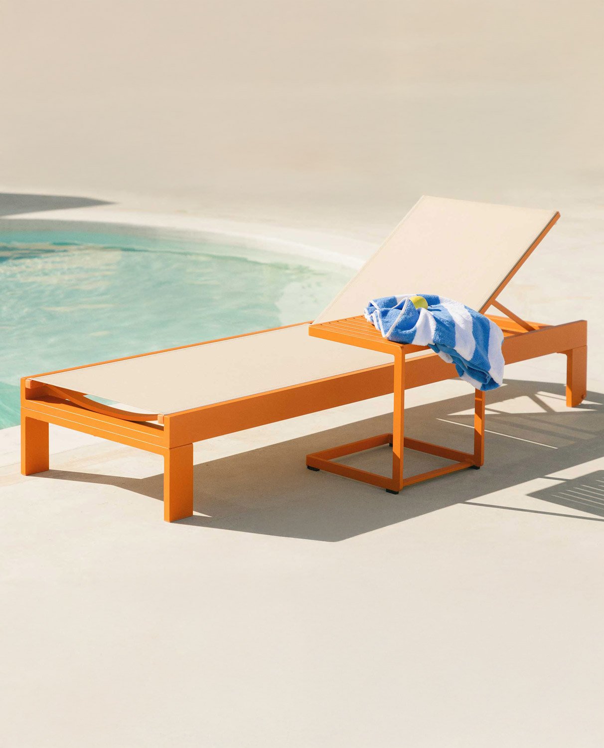 New Kreta Aluminum Lounger and Side Table Set, gallery image 2