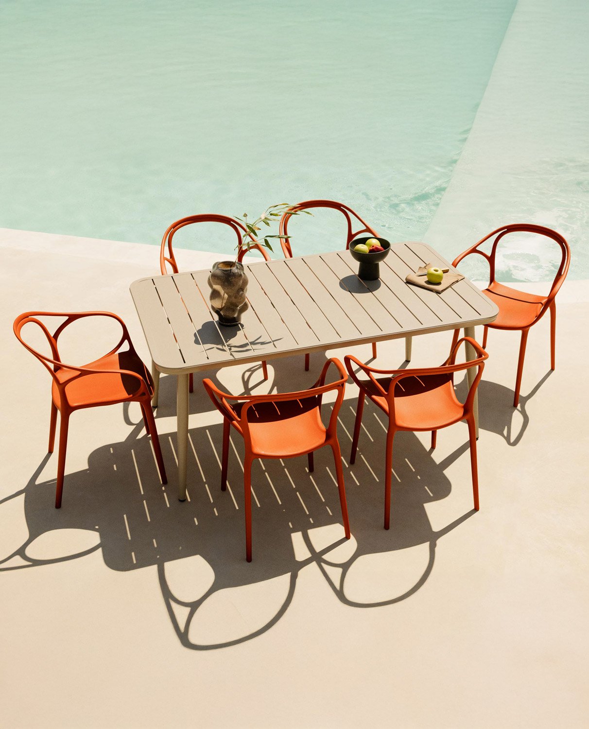 Cancun Rectangular Aluminum Table Set (160x90 cm) and 6 Erbra Outdoor Polypropylene Chairs, gallery image 2