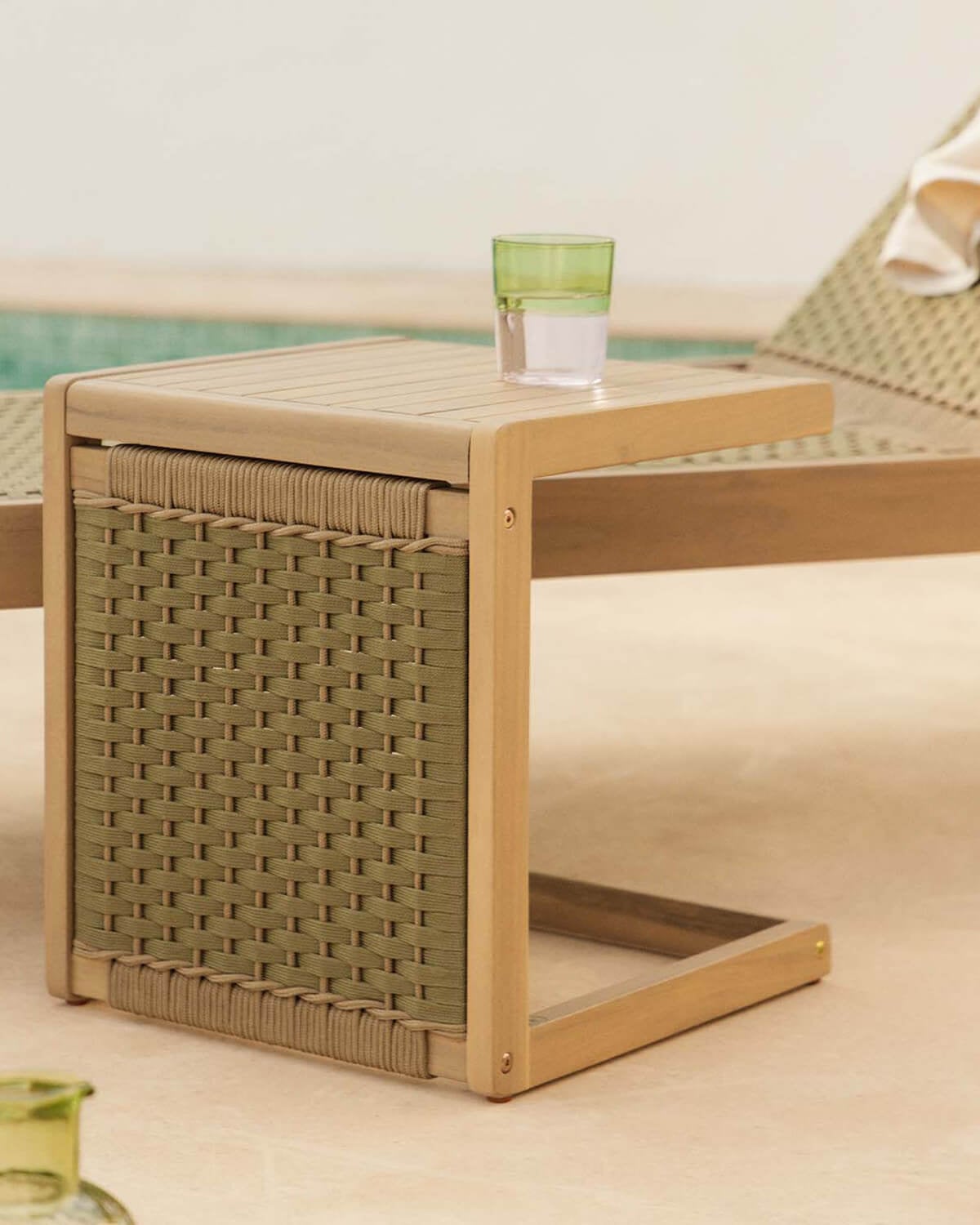 Acacia Wood and Rope Outdoor Side Table (40x40 cm) Mirle, gallery image 2