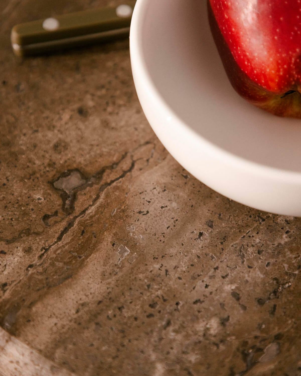 Round Travertine Marble and Metal Side Table (Ø40 cm) Trébolo, gallery image 4512063